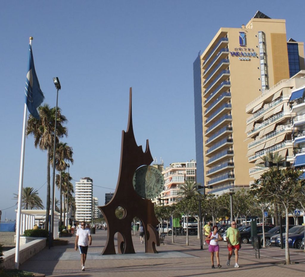 Monumento a la Peseta los boliches fuengirola costa del sol