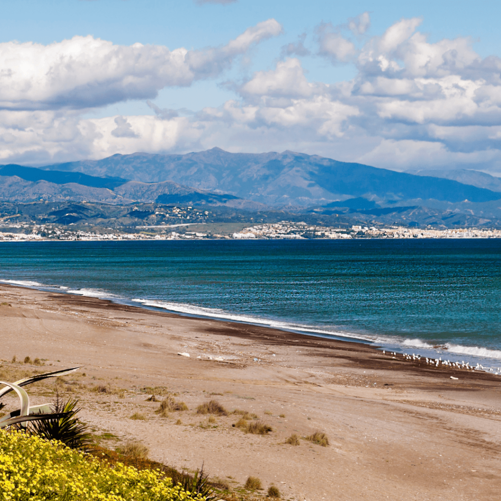 Eres un Nómada Digiltal Disfruta de la Costa del Sol Apartamentos Mediterraneo real Fuengirola costa del sol larga estancia
