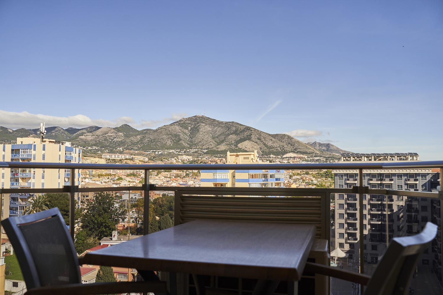 Vacaciones-para-familias-numerosas-en-Costa-del-Sol-Apartamentos-Mediterraneo-real-Fuengirola-larga-estancia.