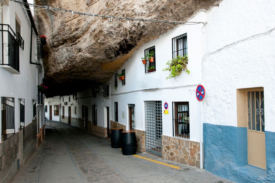 Calle-cuevas-de-la-sombra-que-ver-en-Setenil-de-las-Bodegas